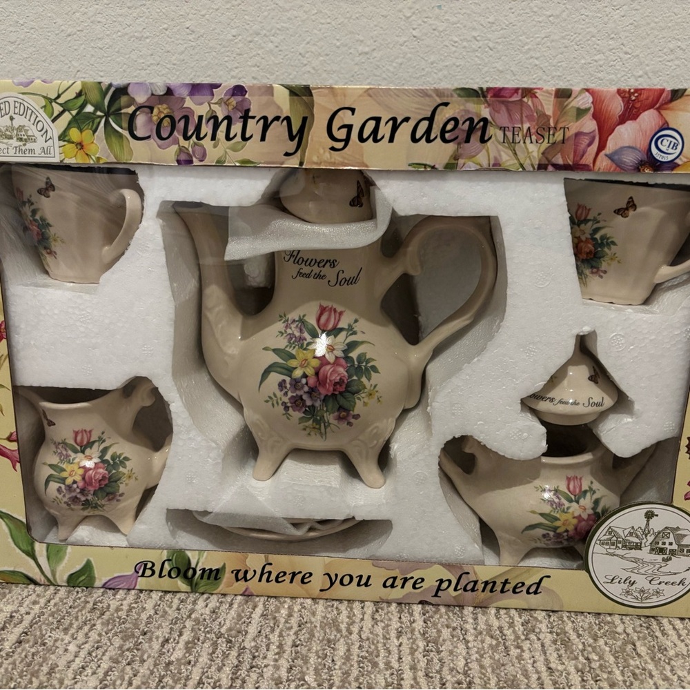 SOLD Lily Creek country garden floral 7pc tea set, new in box